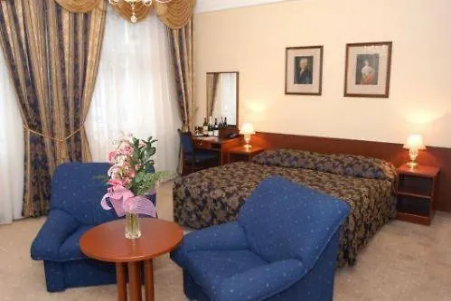 Hotel Petr Karlovy Vary 4*,
