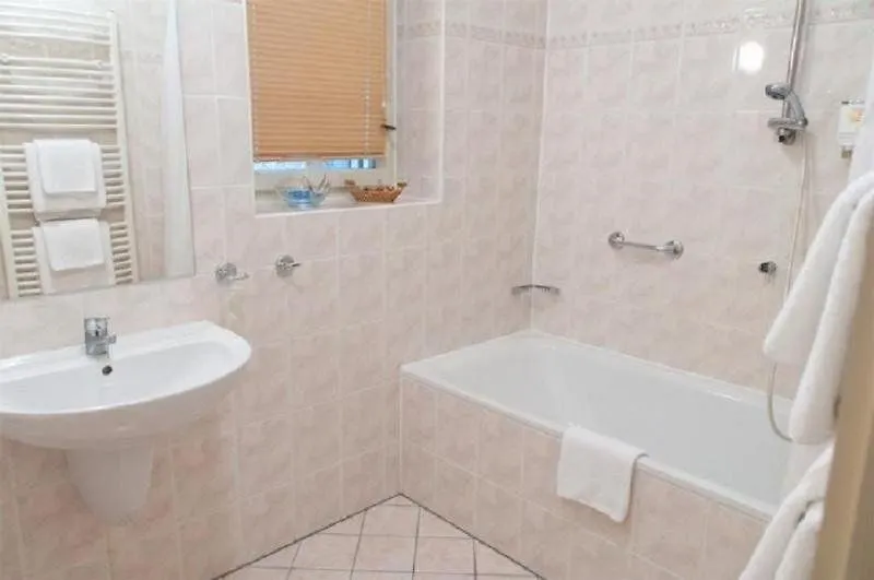 Hotel Petr Karlovy Vary 4*,
