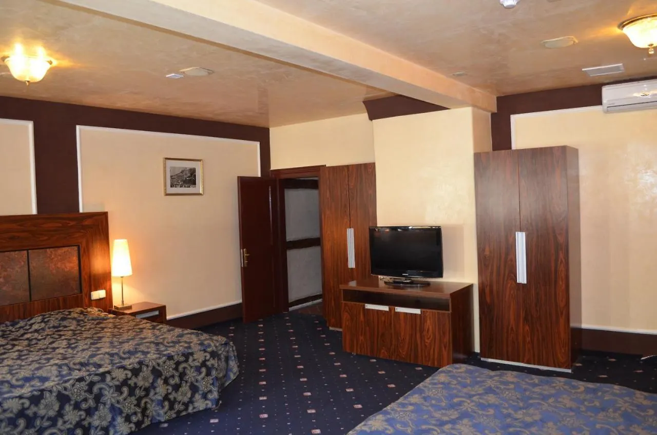 Hotel Petr Karlovy Vary 4*,